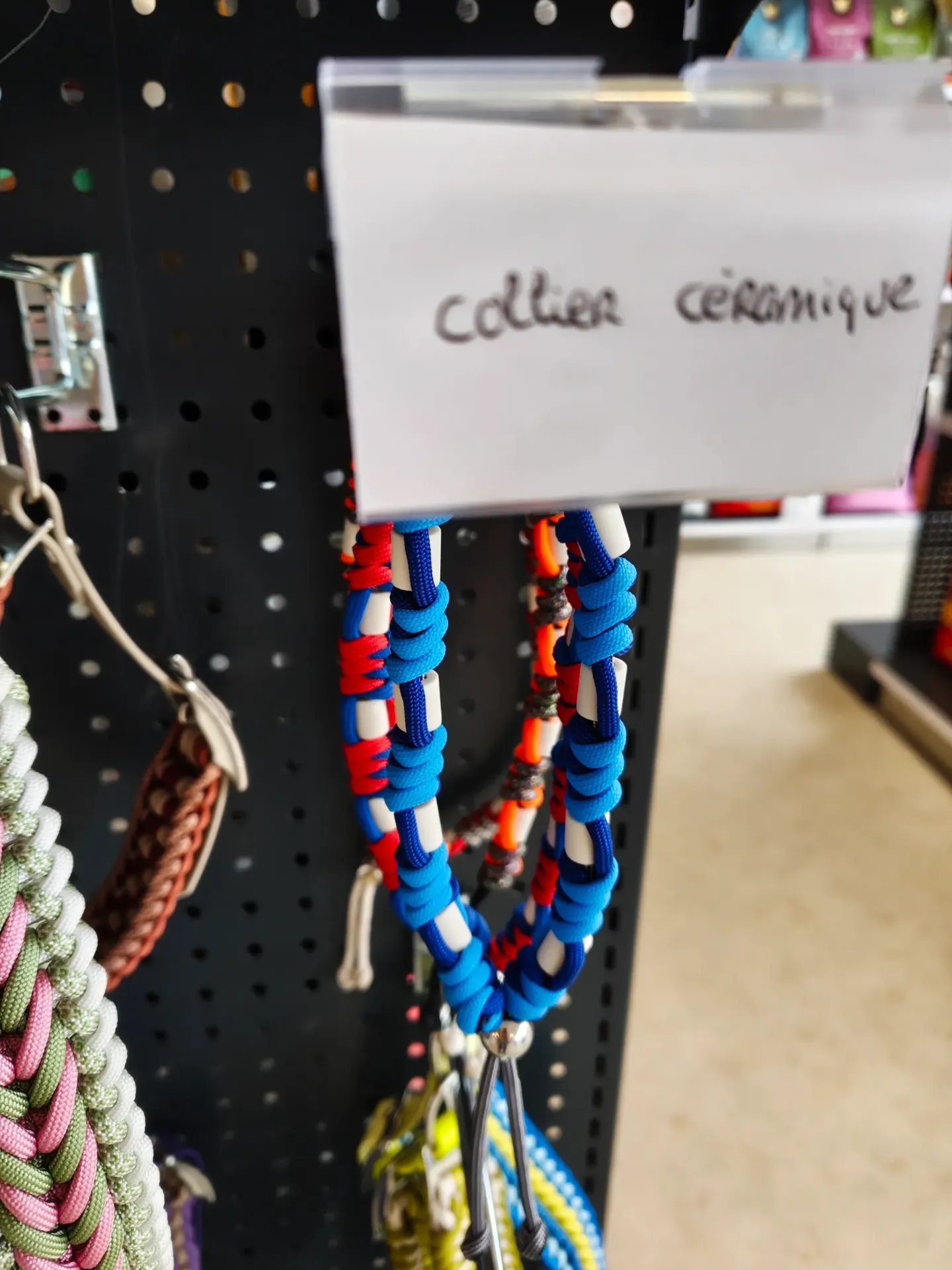 Collier anti-parasiste